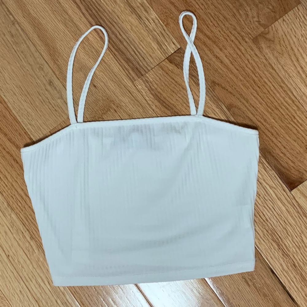 BASIC WHITE STRAIGHT LINE TANK TOP